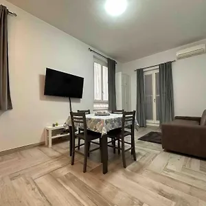 Family Flat Near Metro A Rome